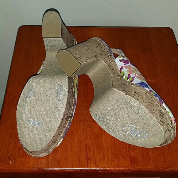 SALE!💸NWOT Steve Madden Open-toe Wedge Sandals!👡 - Picture 4 of 4