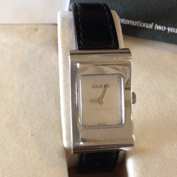 💖AUTHENTIC GUCCI WATCH💖 with leather band
