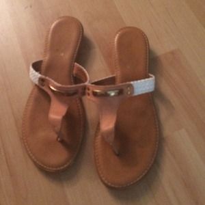 Cute sandals !