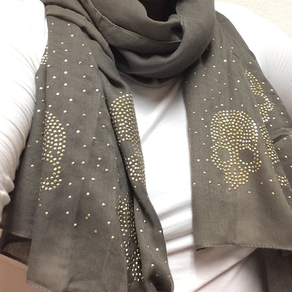 Skull scarf