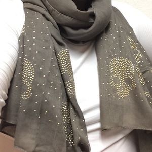 Skull scarf
