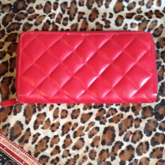 Quilted zip around leather wallet - Picture 1 of 4