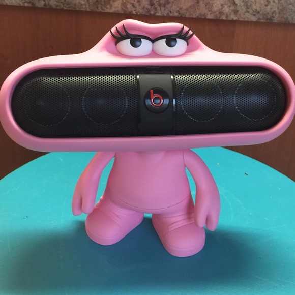Beats pill speaker and stand