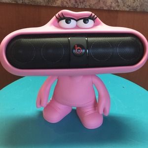 Beats pill speaker and stand