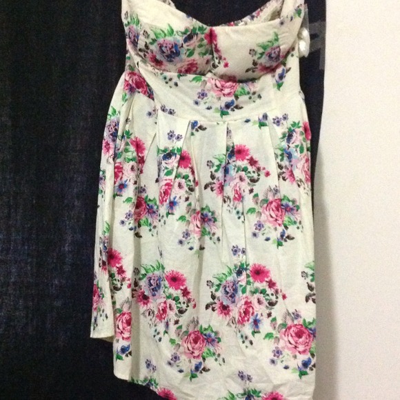 Clothing - Picture 3 of 3