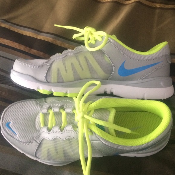 NWOB NIKE FLEX TR2 shoes.