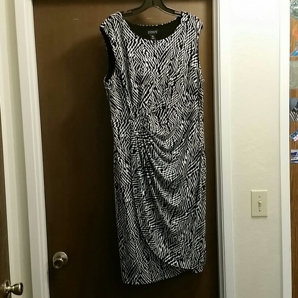 Sleeveless Dress Black and White