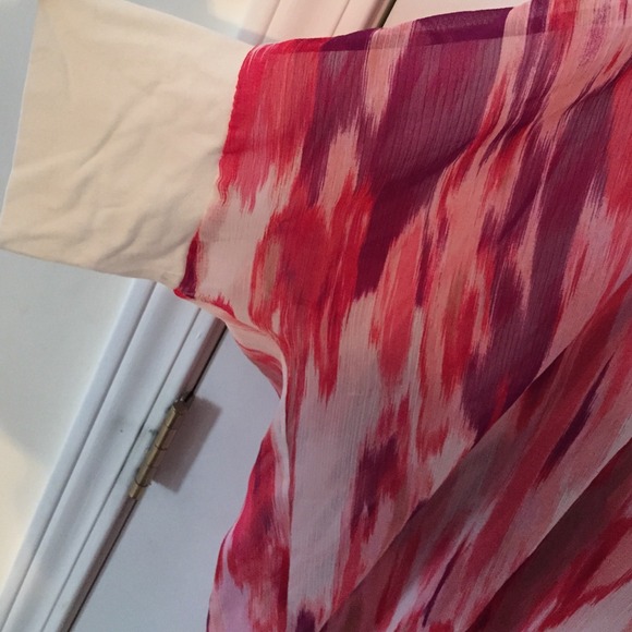 Sheer Flowy Express Blouse - Picture 4 of 4