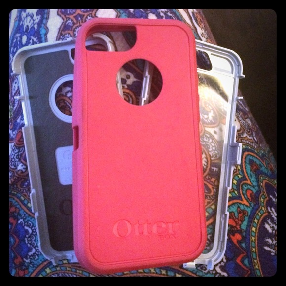 Dark pink Iphone 5 otter box