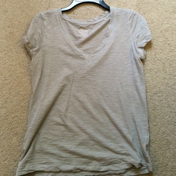 Plain gray t shirt
