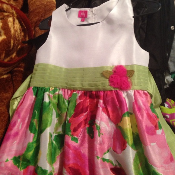 Girls flowery dress 🔴on hold🔴