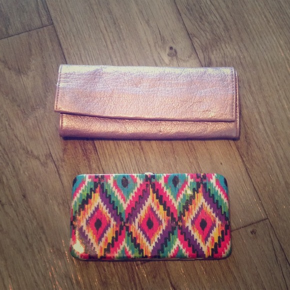 Metallic clutch and Aztec print Wallet - Picture 1 of 4