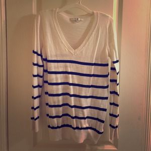 Timeless V-neck sailor sweater