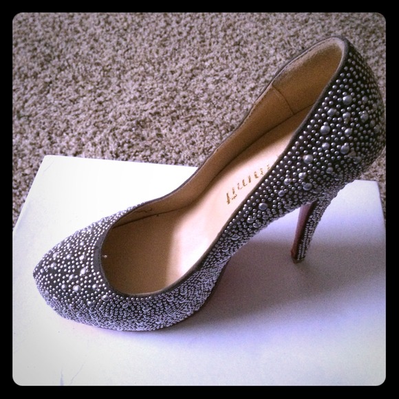 Red bottom pumps