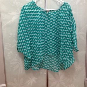 Teal Low-high shirt. (L)