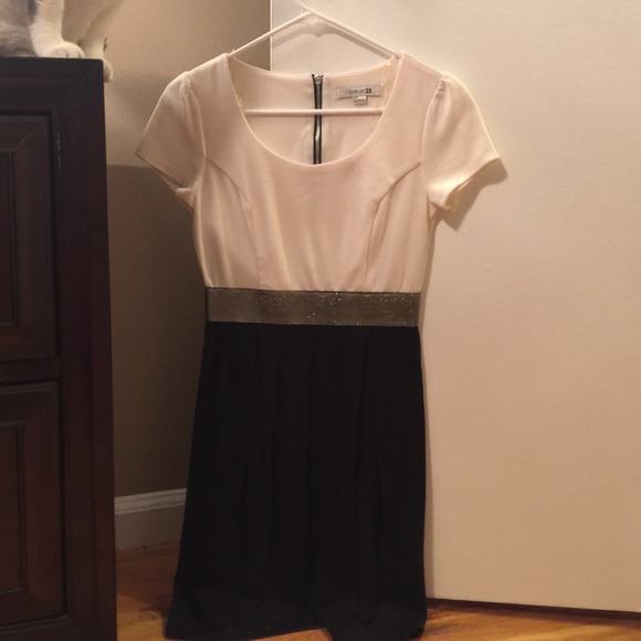 Forever 21 black and white one piece dress