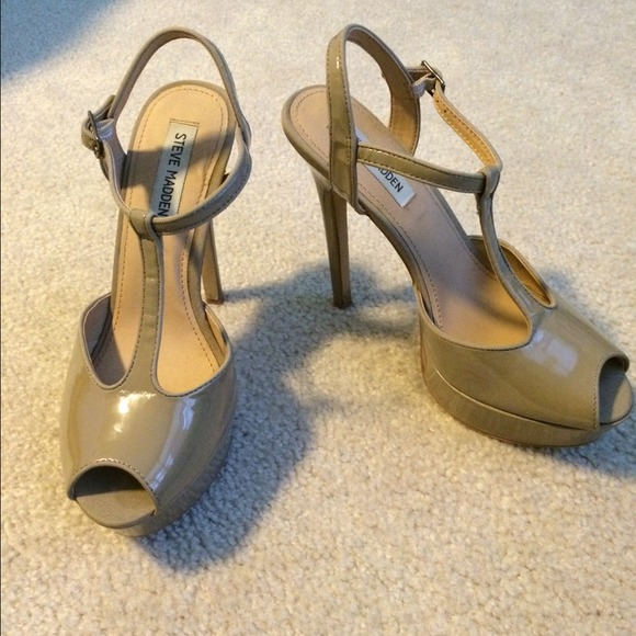 STEVE MADDEN nude open toe strap Heels