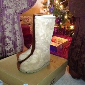 UGG Boot. Etta REDUCED TODAY ONLY
