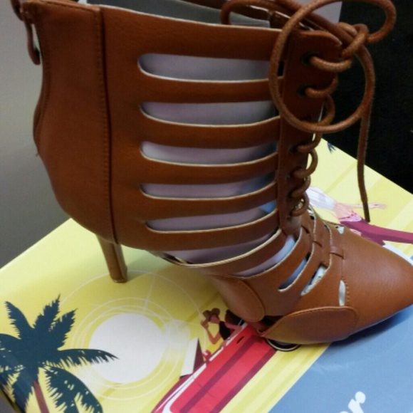 Shoes - Picture 2 of 3