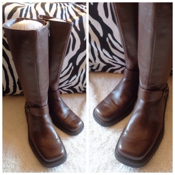 Anne Klein Shoes - BeaUtIFUL Chocolate Brown Leather Boot 6M