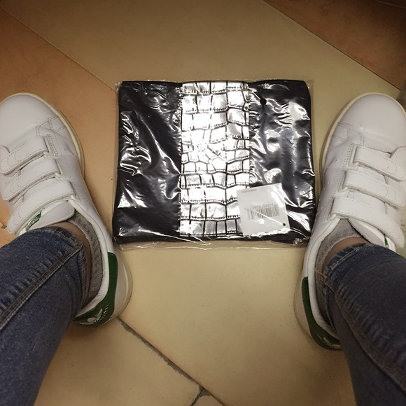 Beautiful Clutch Sliver - Picture 2 of 3