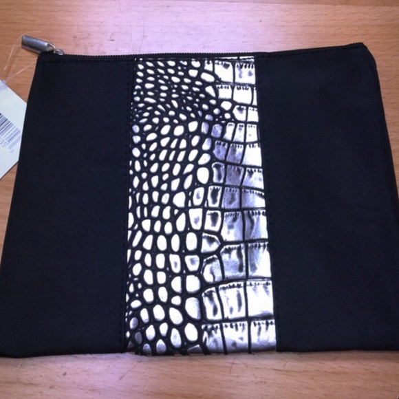 Beautiful Clutch Sliver - Picture 3 of 3