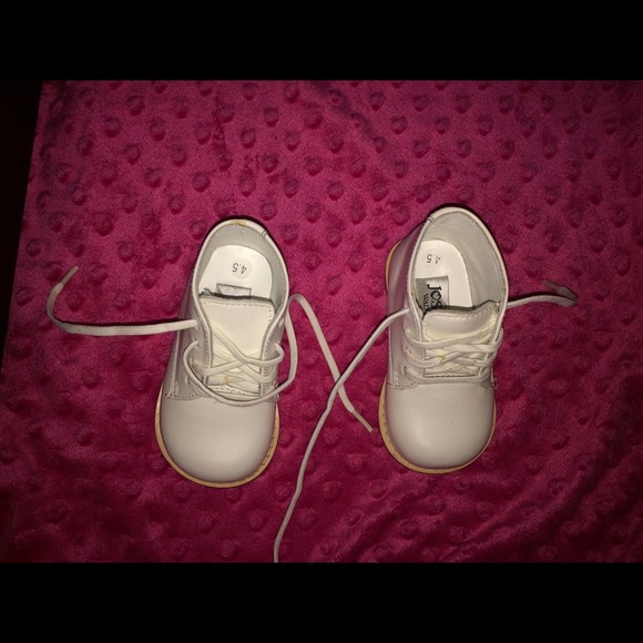 Hard bottom infant/toddler walking shoes