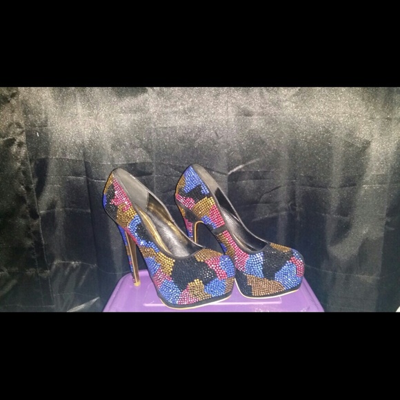 Multi color heels - Picture 1 of 1