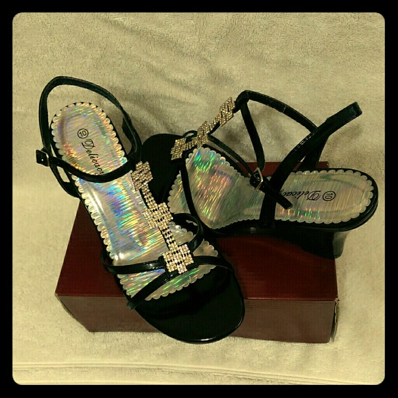 Nominee - 32 black wedged shoes