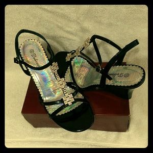 Nominee - 32 black wedged shoes