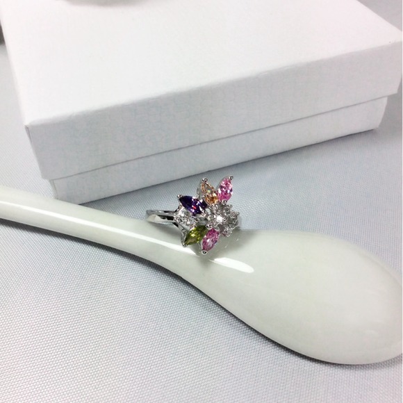 Swarovski Crystal Ring - Picture 3 of 3