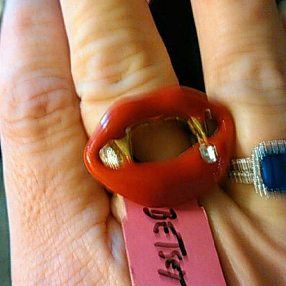 BETSY JOHNSON LIP STRETCH RING