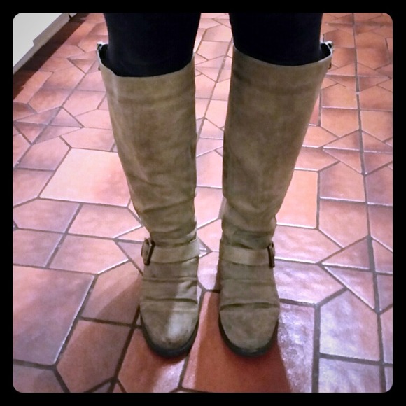 Distressed Steve Madden boots 👢