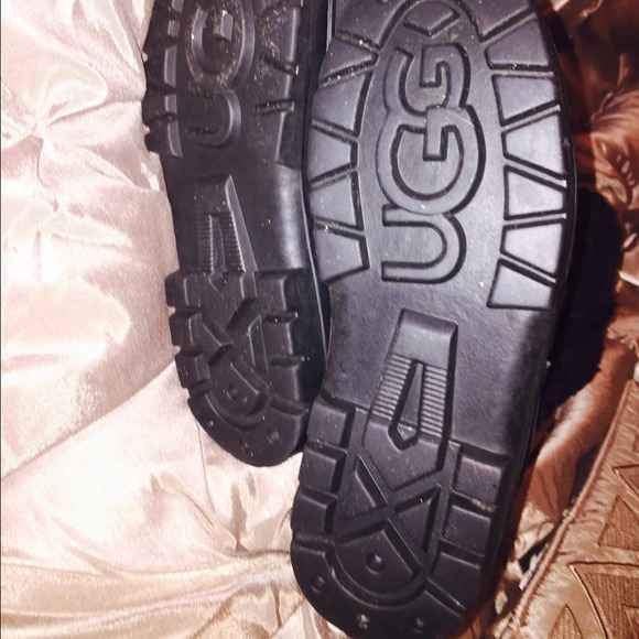 UGGS! - Picture 2 of 4