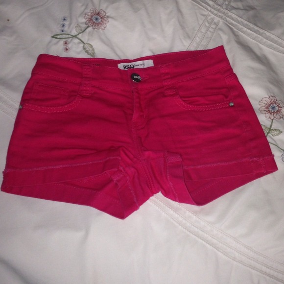 ❌SOLD IN A BUNDLE❌Red Tilly's shorts