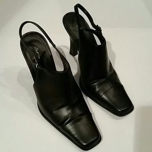 Bee Fly Slingback Pump