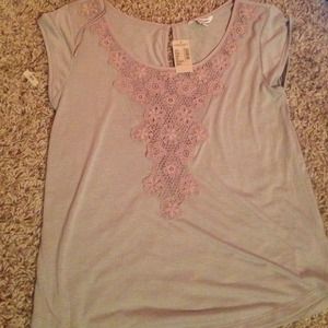 American Eagle Tee *NEVER WORN WITH TAGS*
