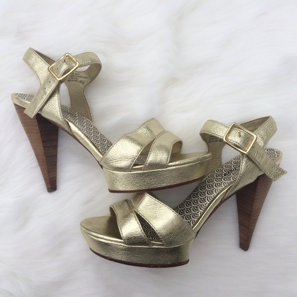 Oh Deer Metallic Gold Heels - Picture 2 of 2