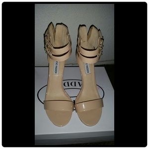 Nude heel sandal