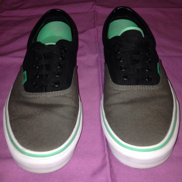 Vans Shoes - Great deal on Vans "Off The Wall" shoes.