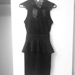 HP 💖 Lace plunge neckline peplum dress