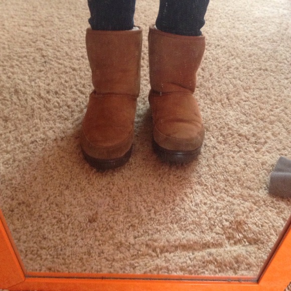 Uggs - Picture 3 of 4