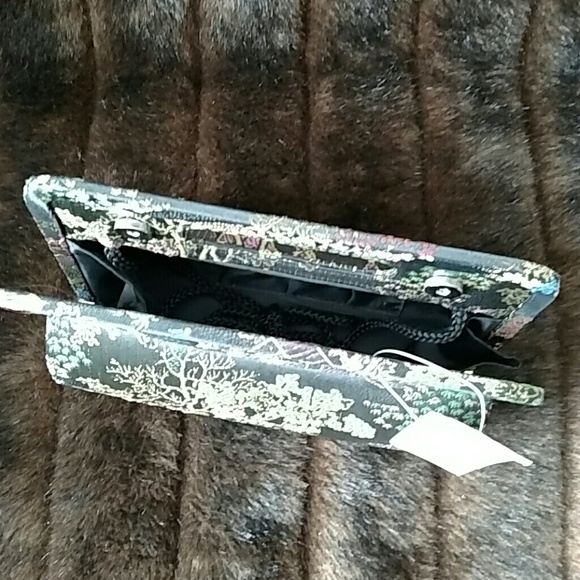 Sasha Clutch - Picture 2 of 4