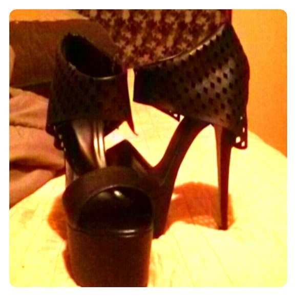 Beau + Ashe sz 9.5 black platforms