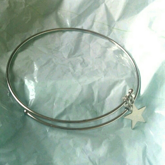 = Silver Adjustable Star Charm Bangle Bracelet - Picture 2 of 2