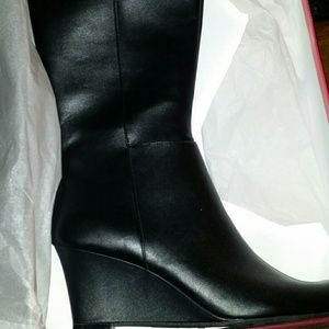 NWT... BLACK KNEE HIGH BOOTS!