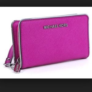 NEW MICHAEL KORS JET SET TRAVEL WALLET W/ WRISTLET