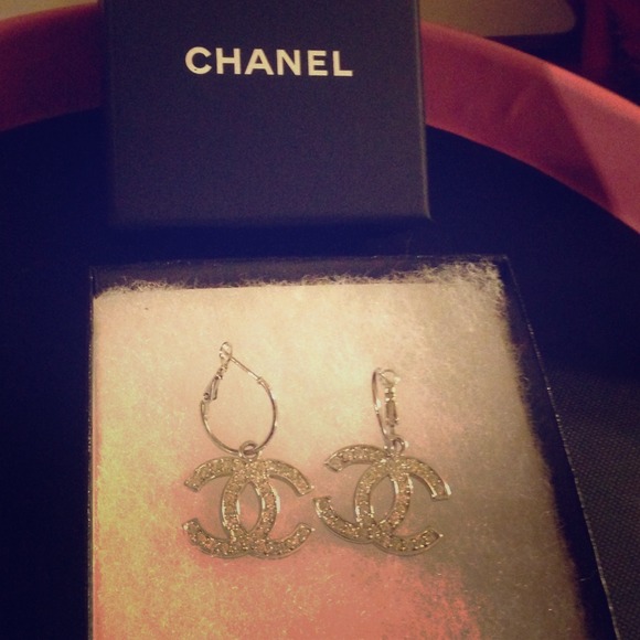 👐SENT AS A GIFT 👐Rhinestone Earrings - Picture 1 of 4