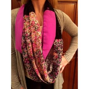 🌸Urban Outfitters circle scarf🌸