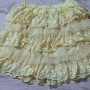 Yellow rue21 lace skirt!(: